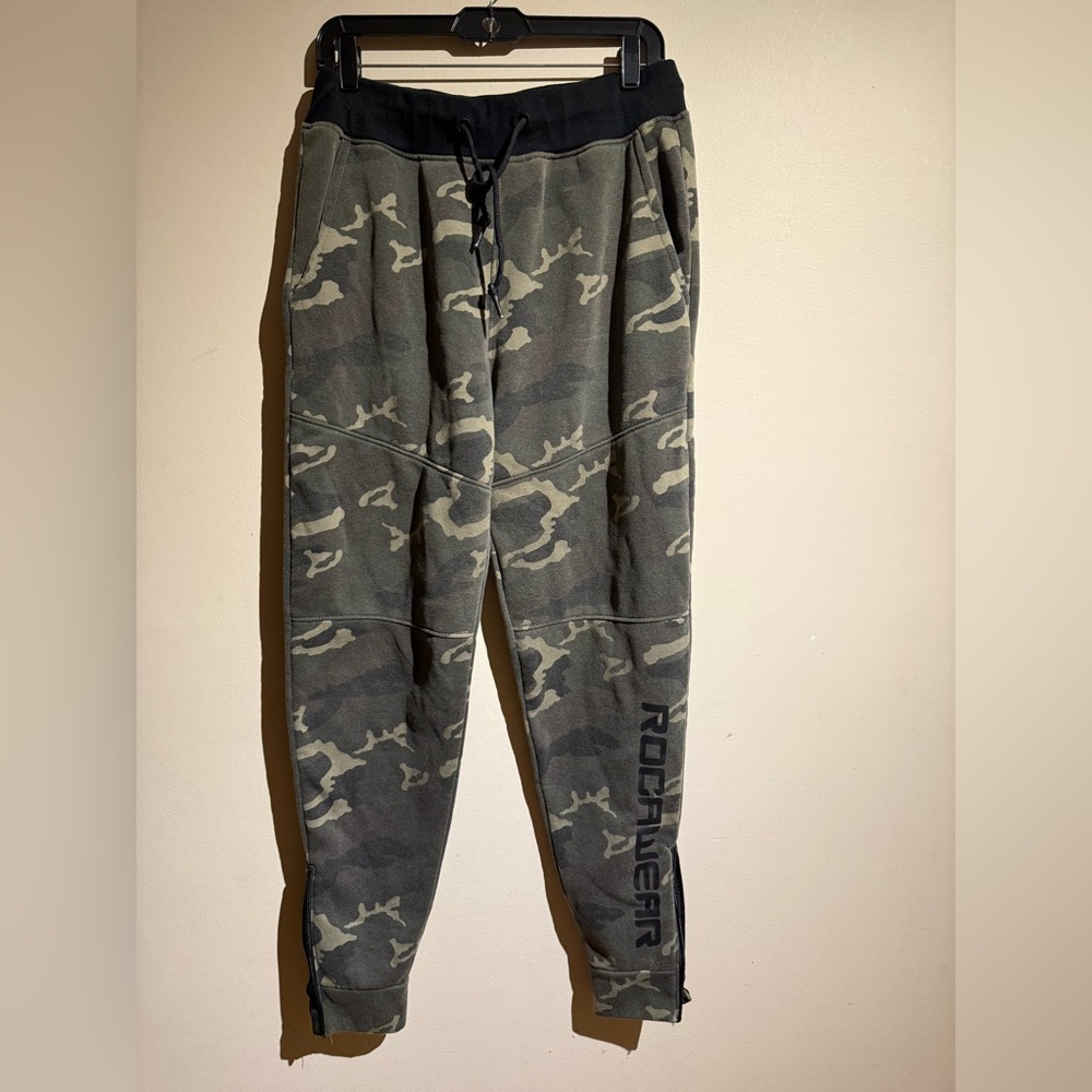 Rocawear Men's Camo Joggers - Olive and Black